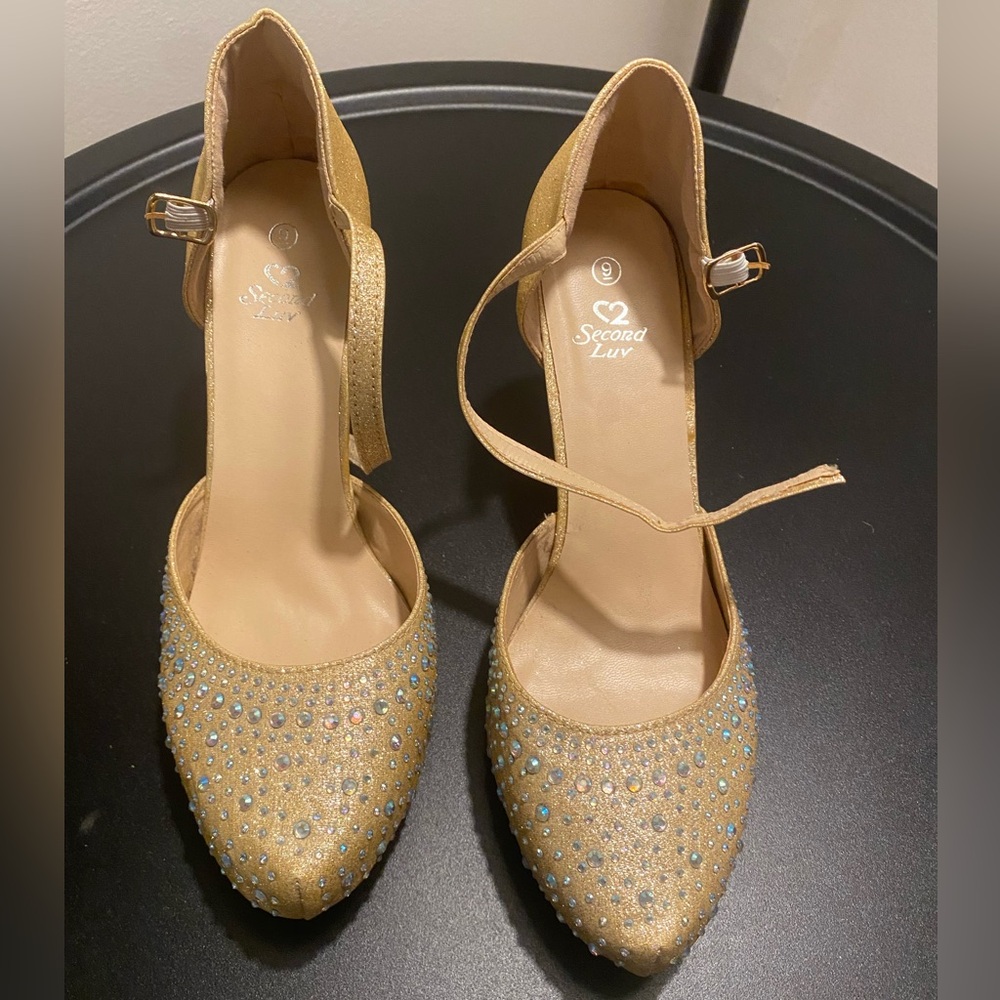 Second Luv NWOT gold heel size 9